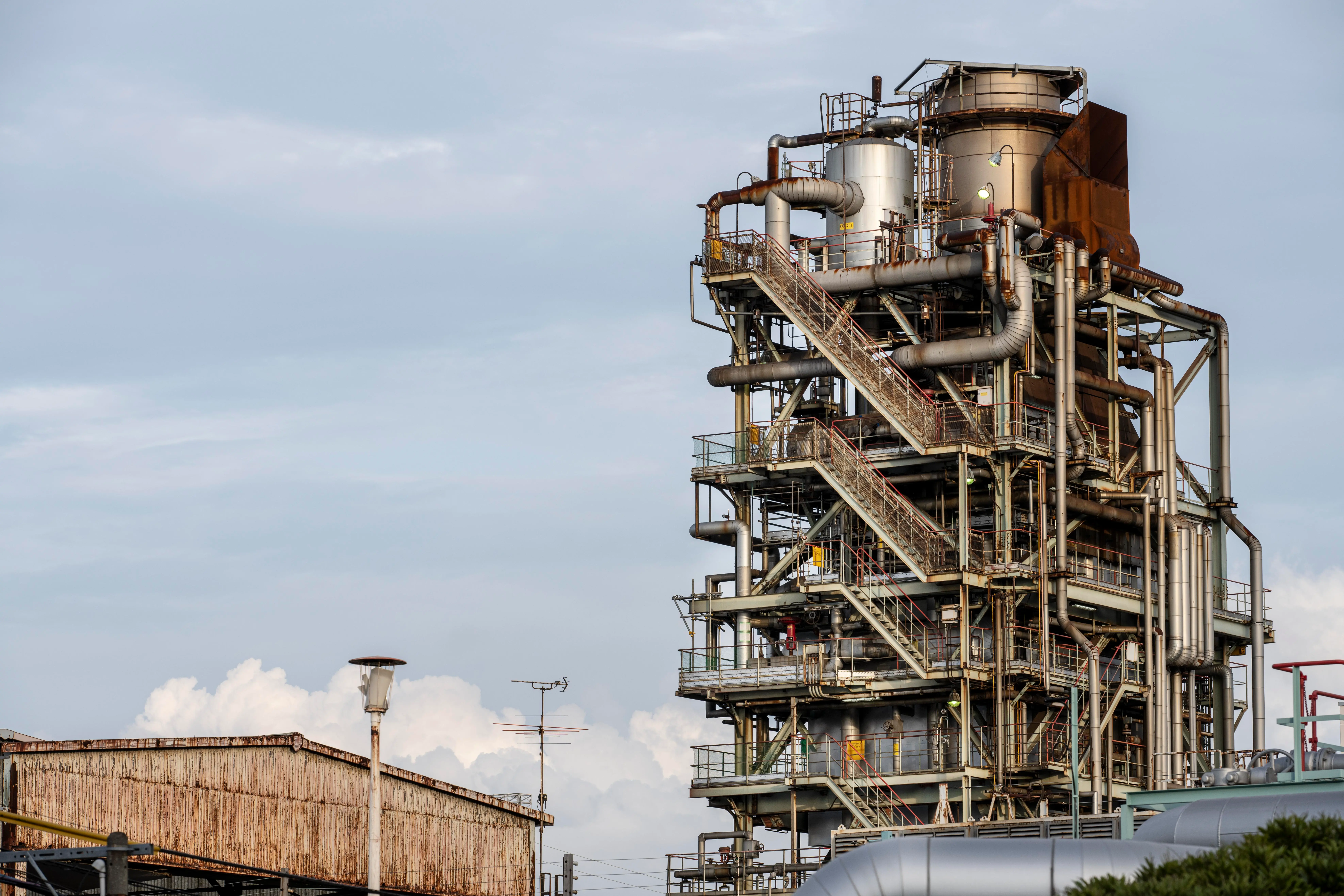 pollution-industry-exterior-daylight